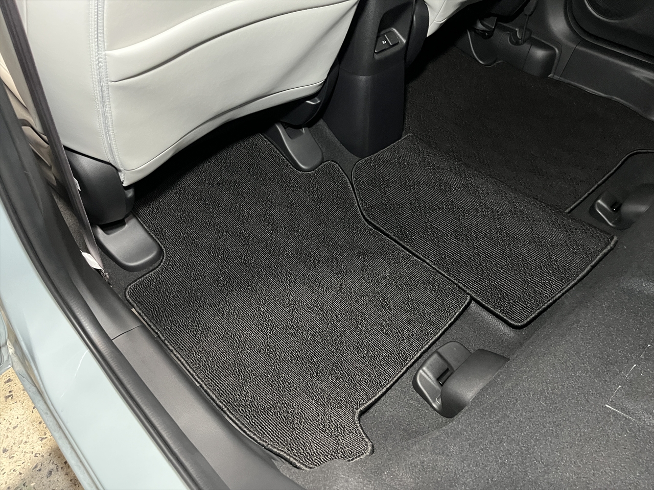 車内クリーニング (嘔吐 シート周り)