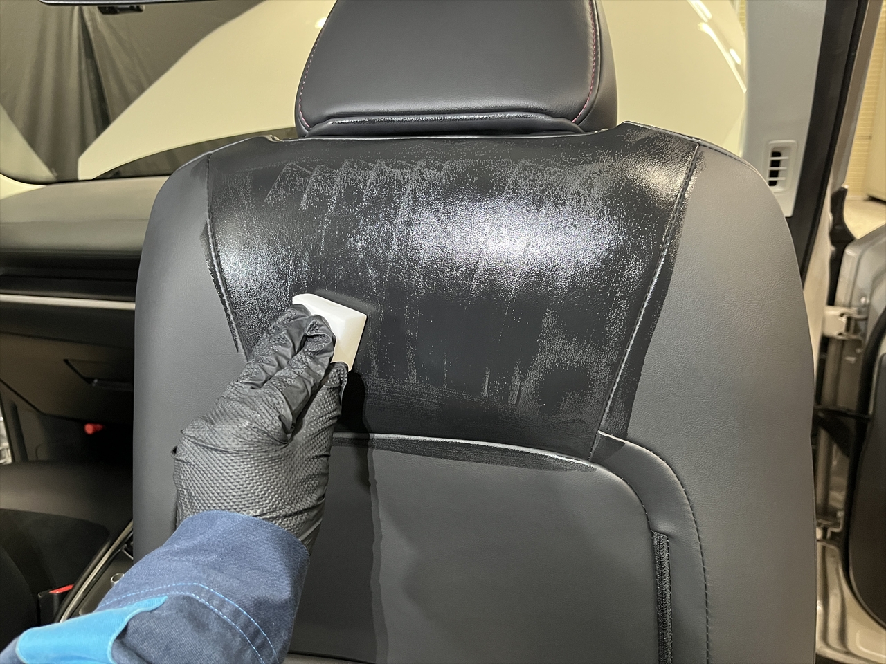 車内クリーニング (お漏らし 運転席シート)