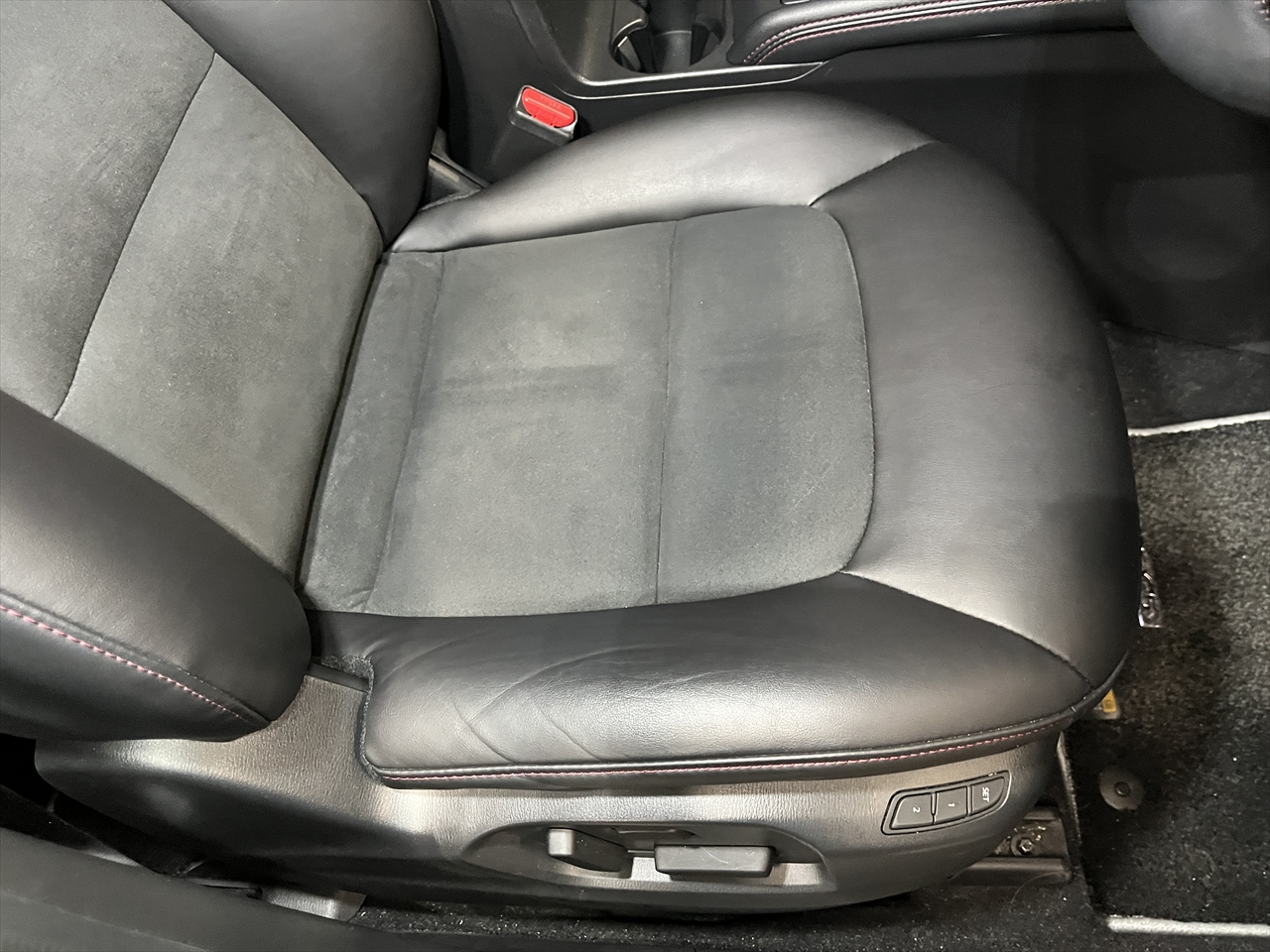 車内クリーニング (お漏らし 運転席シート)