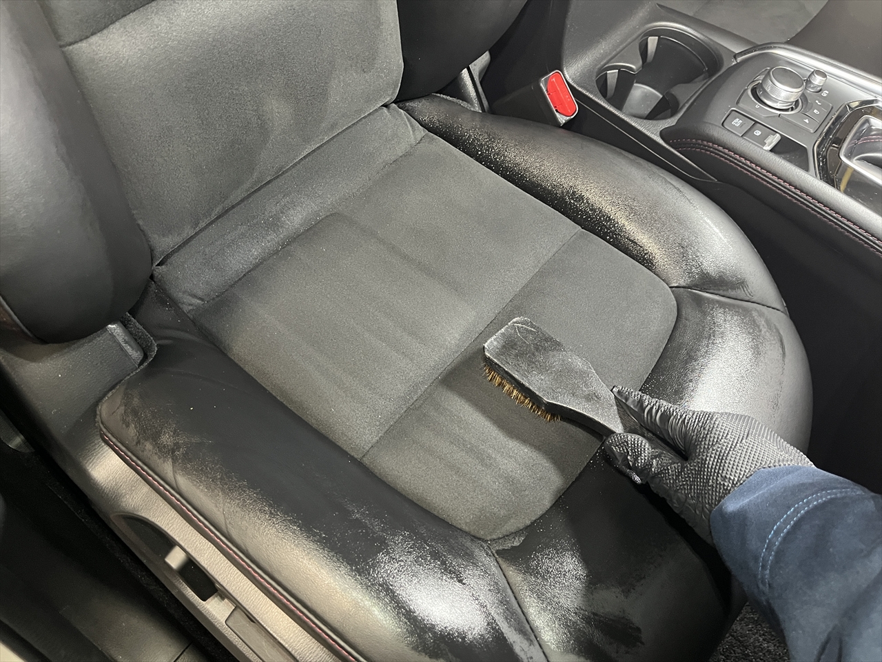 車内クリーニング (お漏らし 運転席シート)