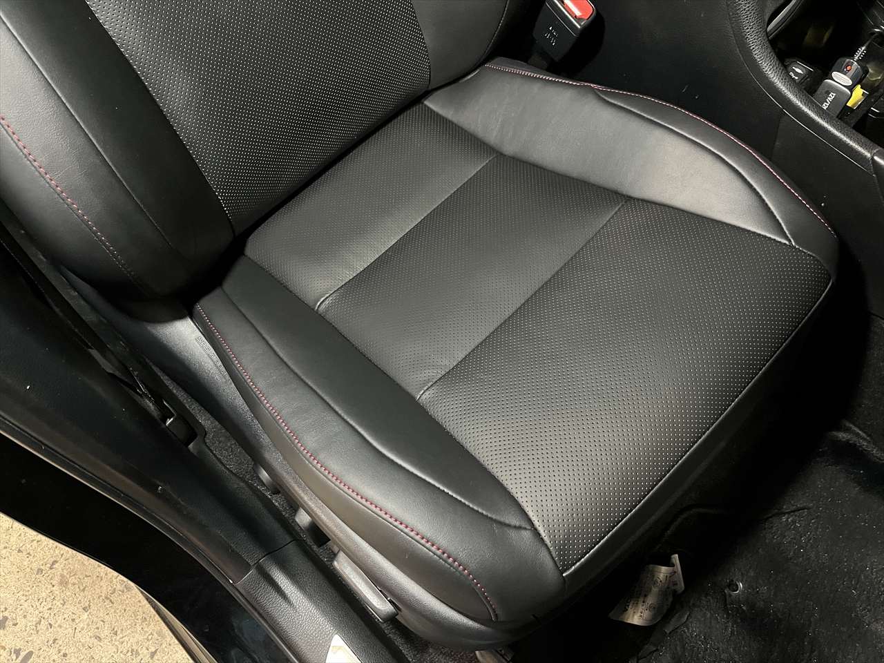 内装リペア・修理(シート張替え)