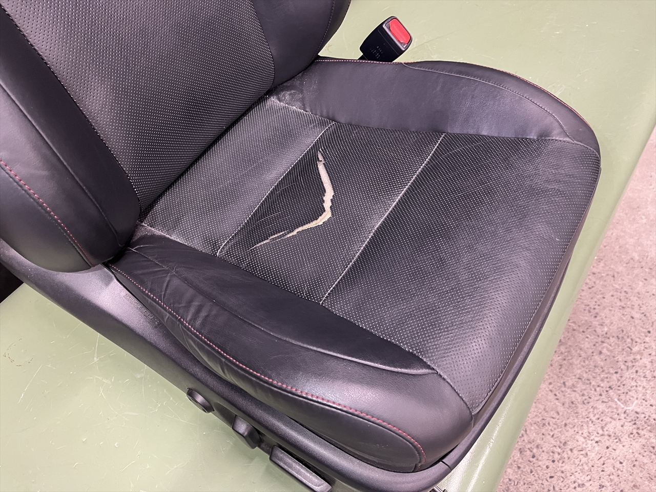 内装リペア・修理(シート張替え)