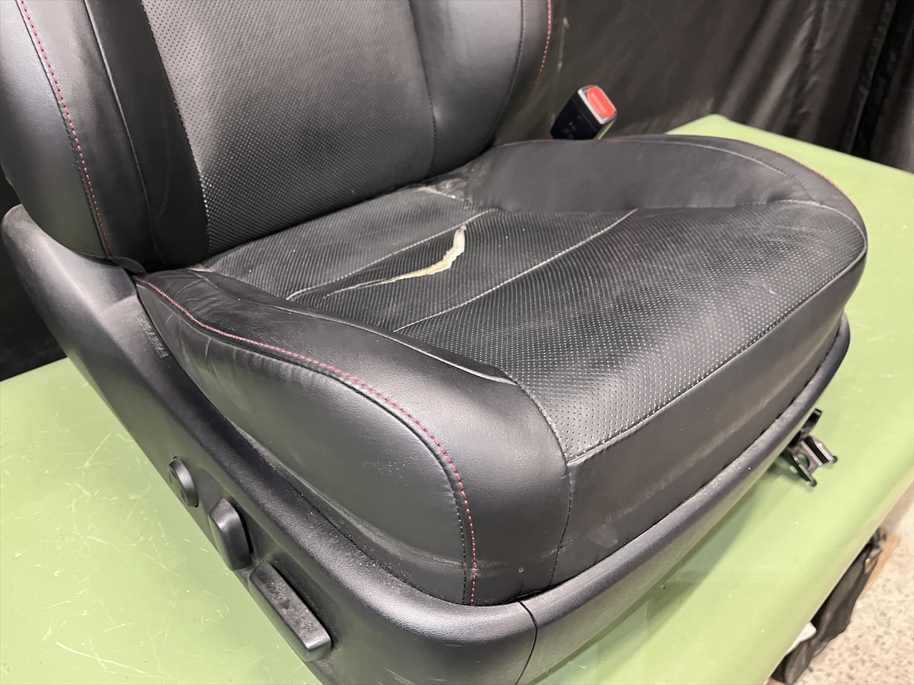 内装リペア・修理(シート張替え)