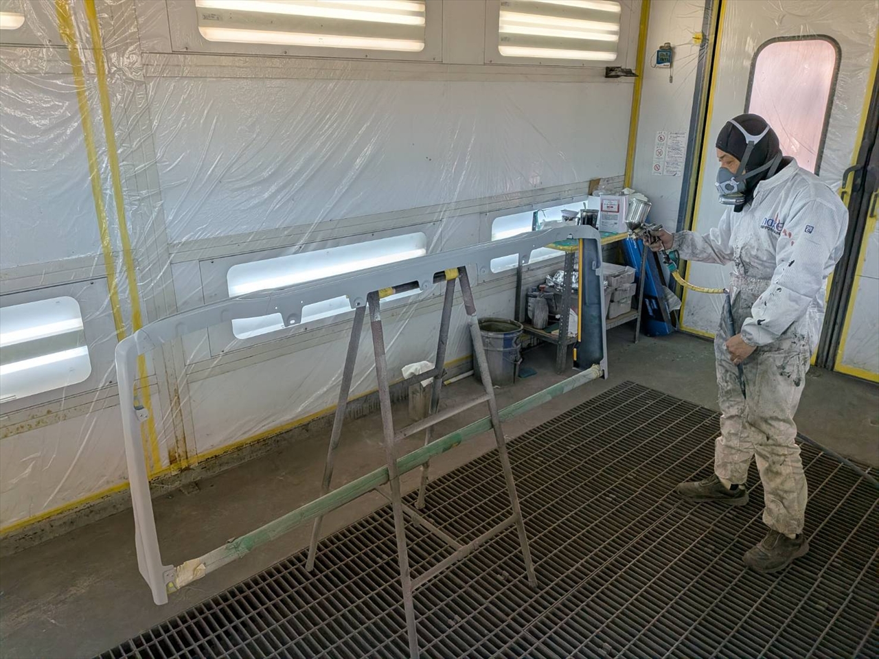 カスタムエアロパーツ塗装取付・マフラー交換