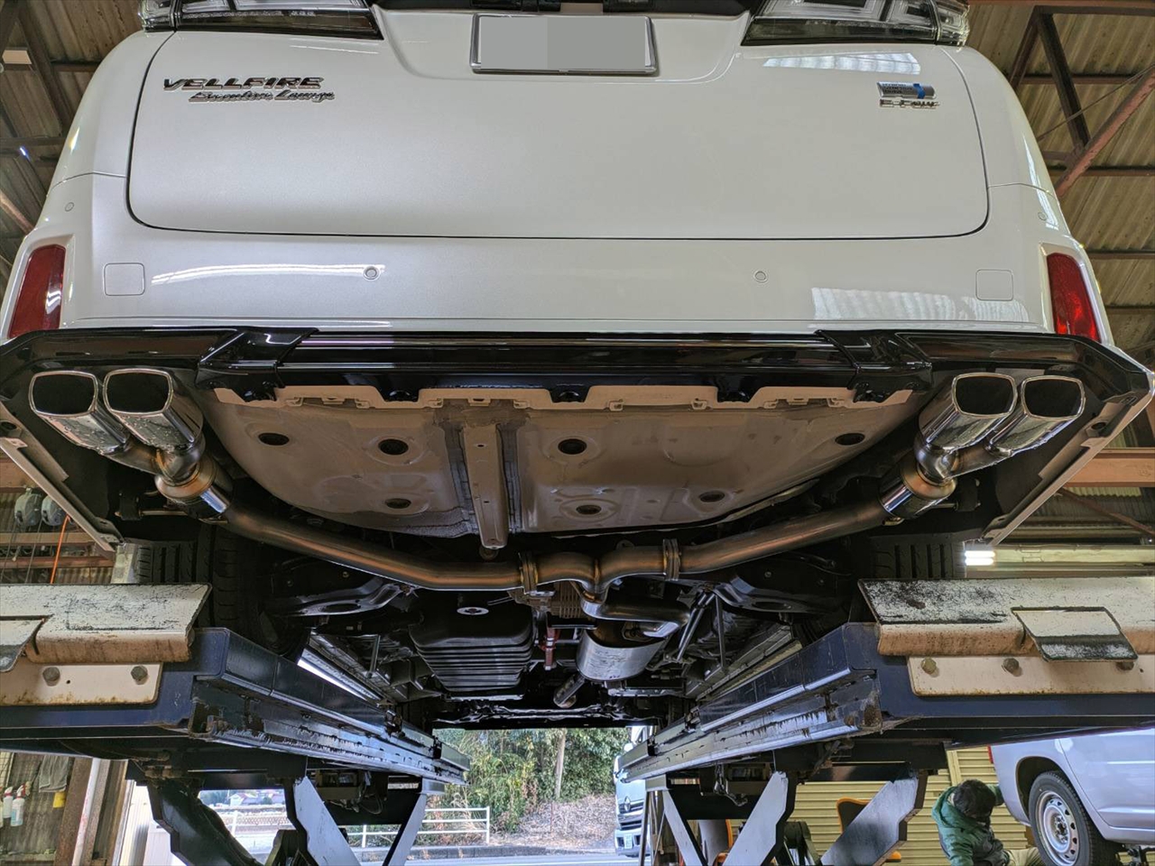 カスタムエアロパーツ塗装取付・マフラー交換