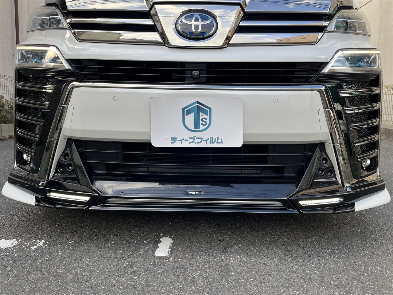 カスタムエアロパーツ塗装取付・マフラー交換