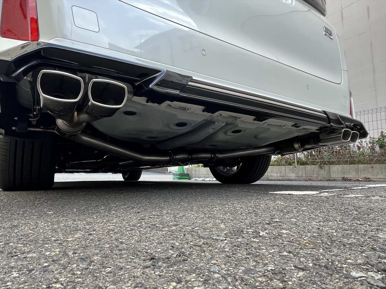 カスタムエアロパーツ塗装取付・マフラー交換