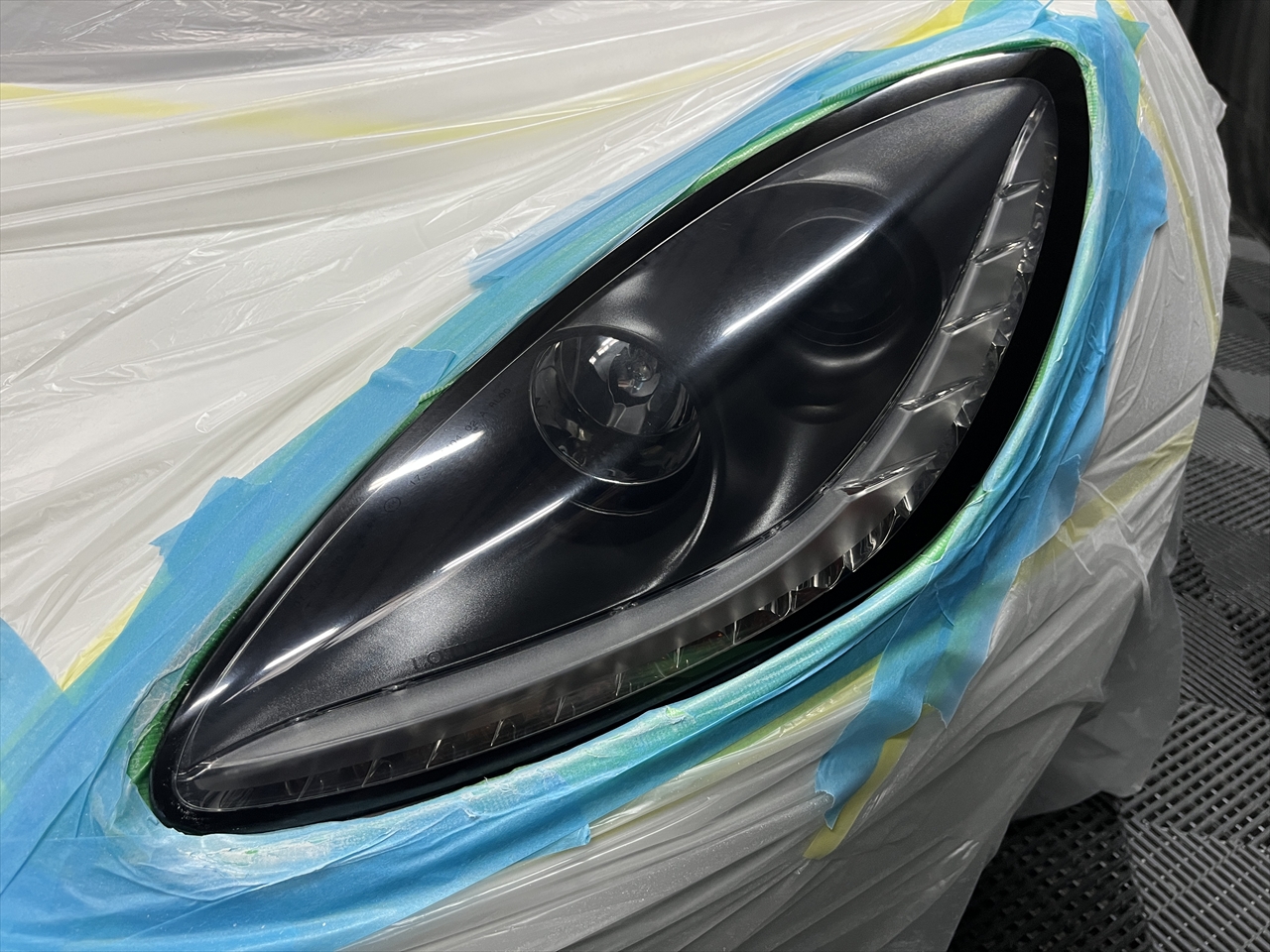 ヘッドライト磨き(研磨)・プロテクションフィルム