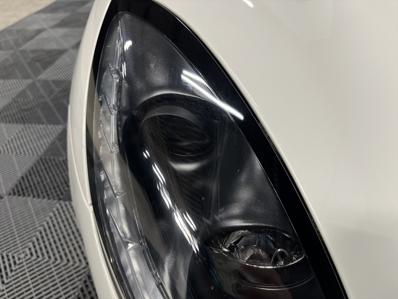 ヘッドライト磨き(研磨)・プロテクションフィルム
