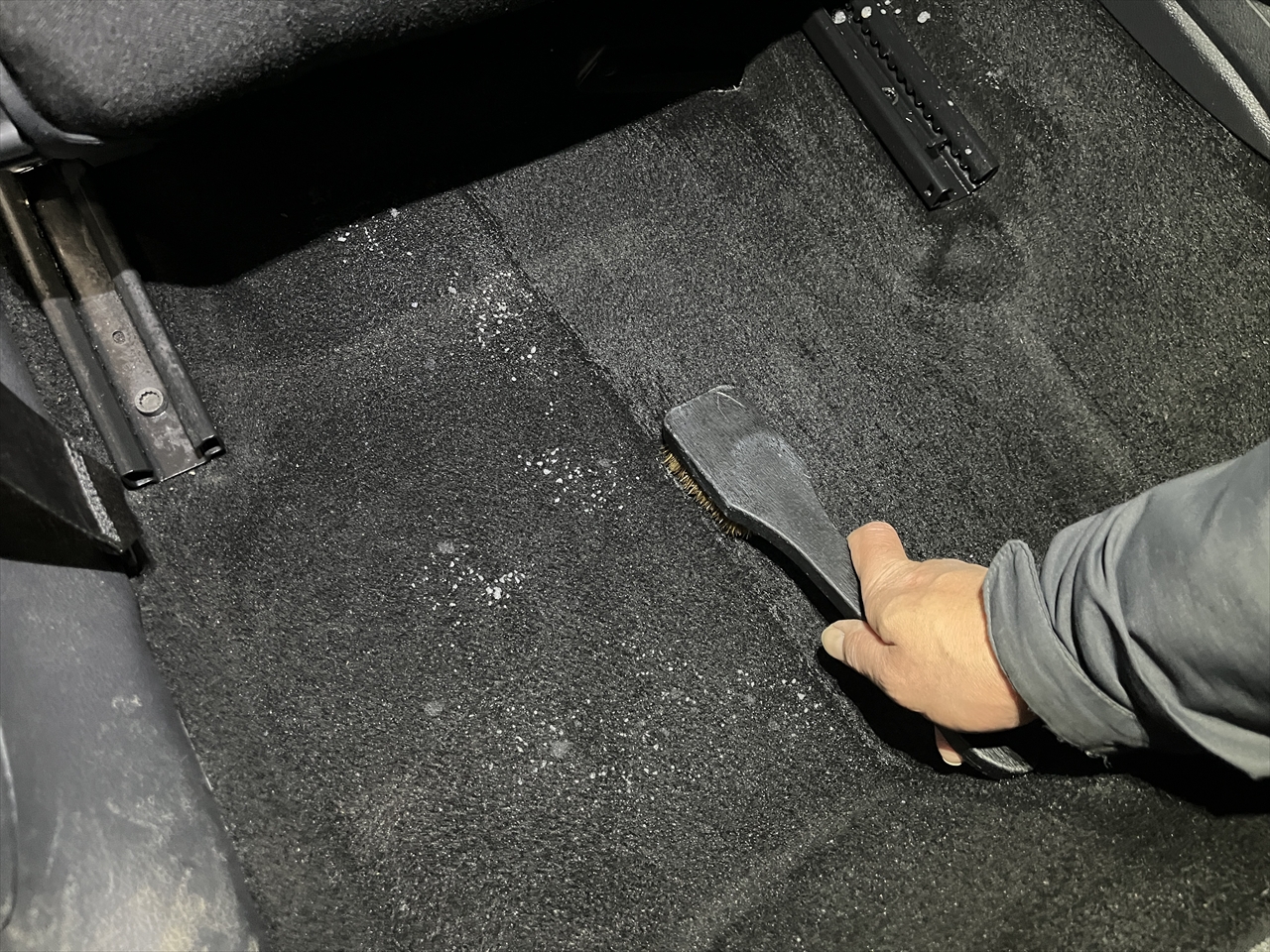 車内クリーニング (食べ物こぼし 助手席シート周り)