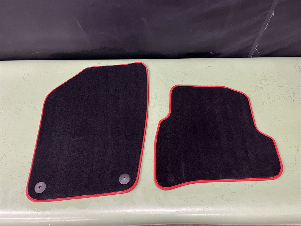 車内クリーニング (食べ物こぼし 助手席シート周り)