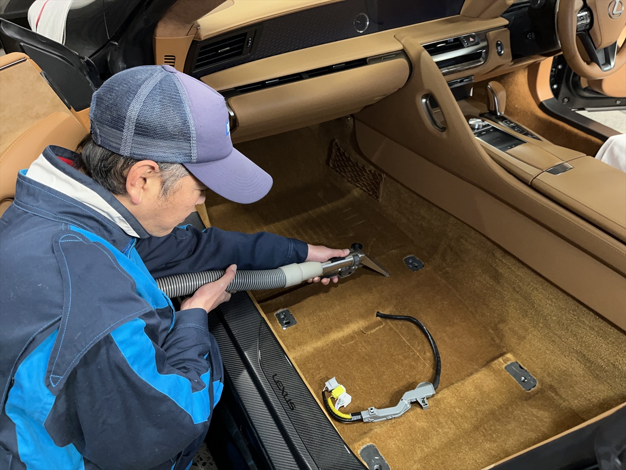 車内クリーニング (タバコ臭)