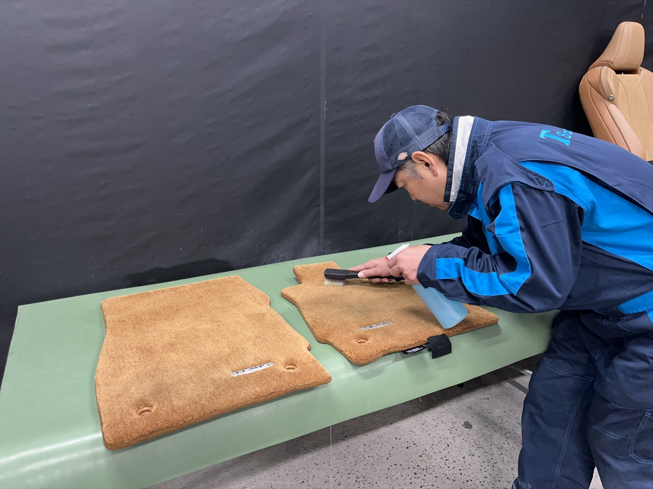 車内クリーニング (タバコ臭)