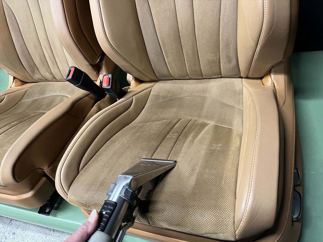 車内クリーニング (タバコ臭)