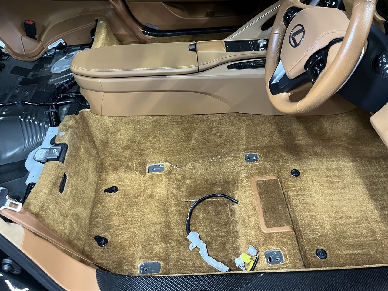 車内クリーニング (タバコ臭)