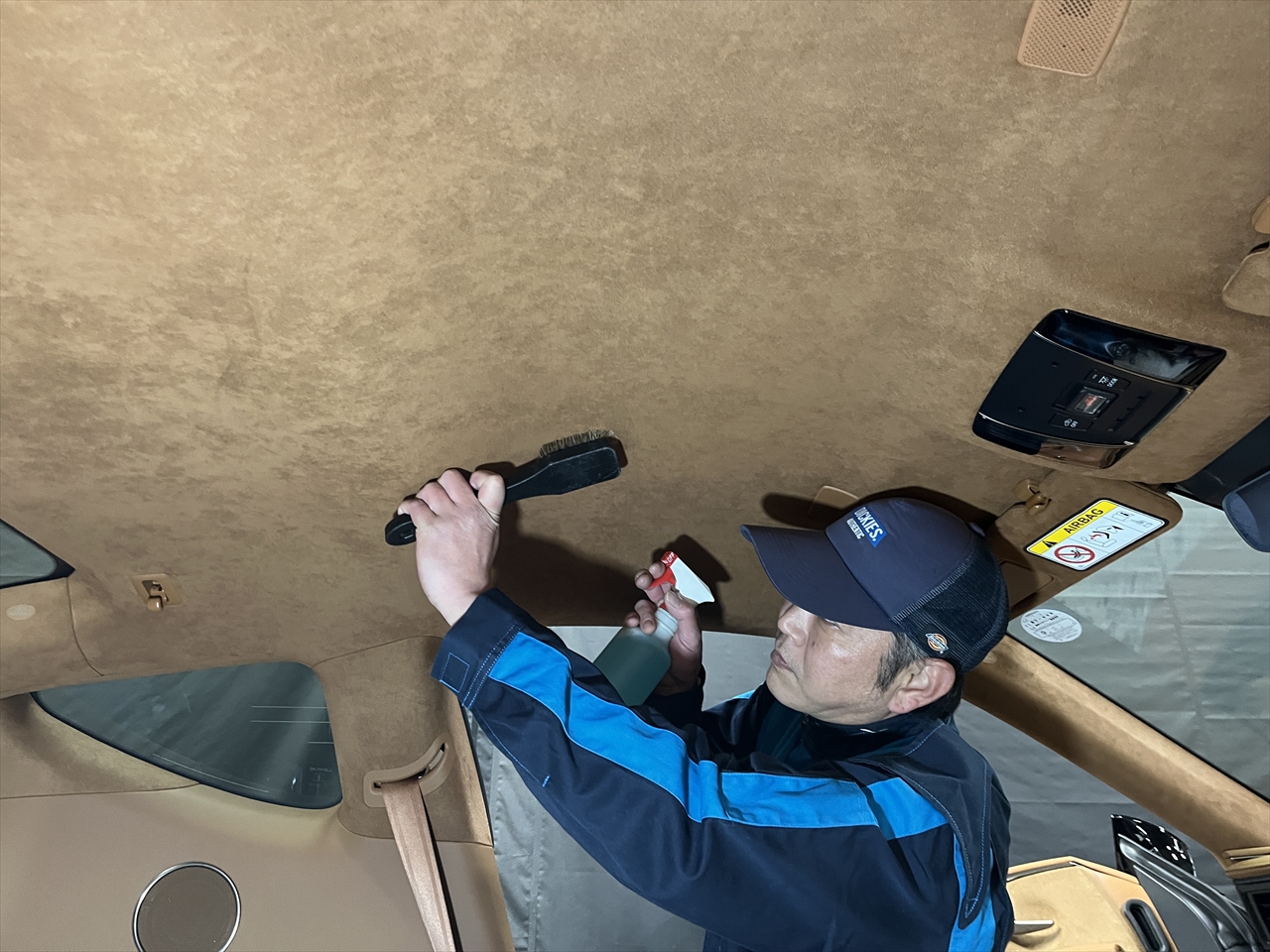 車内クリーニング (タバコ臭)