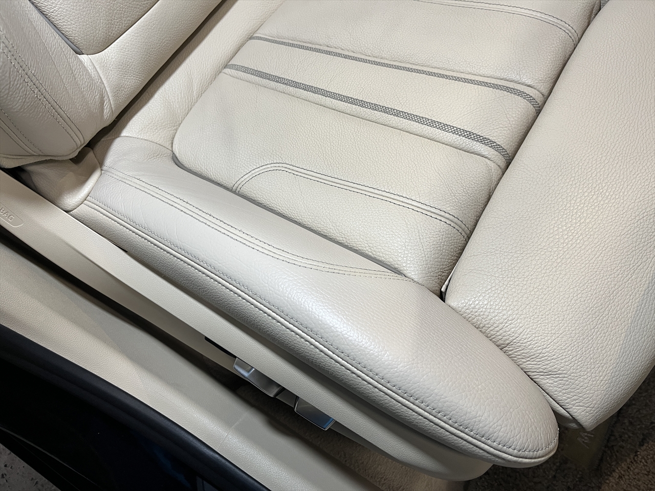 内装リペア・修理(レザーシート補修)