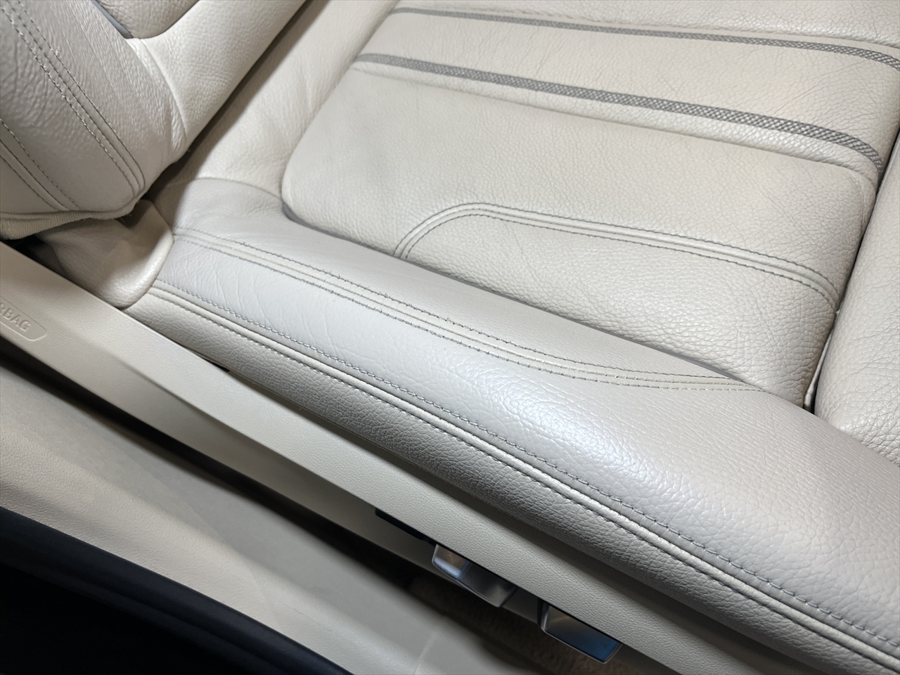 内装リペア・修理(レザーシート補修)