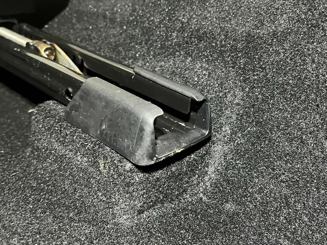 車内クリーニング (嘔吐 センターコンソール周り)