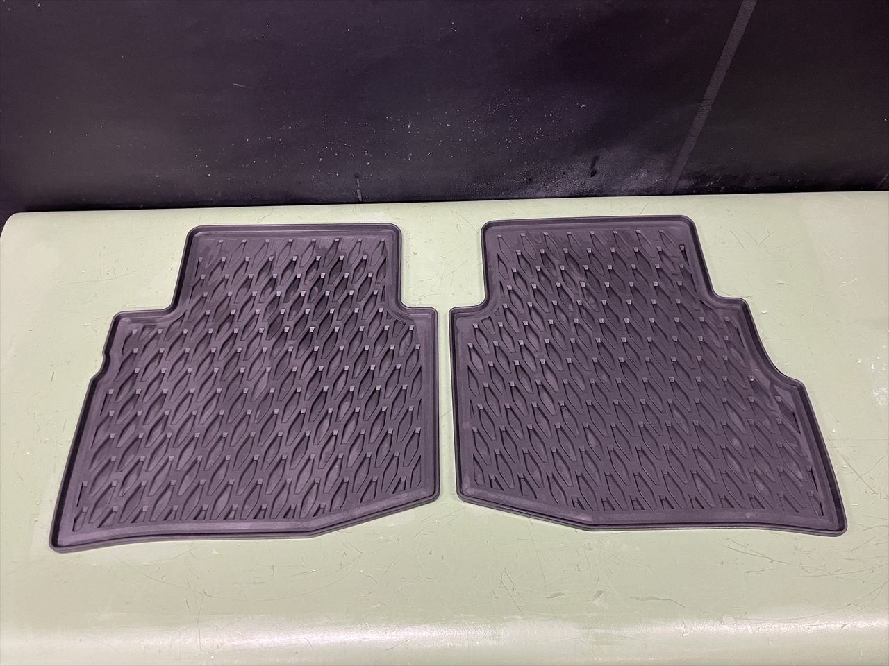 車内クリーニング (嘔吐 センターコンソール周り)