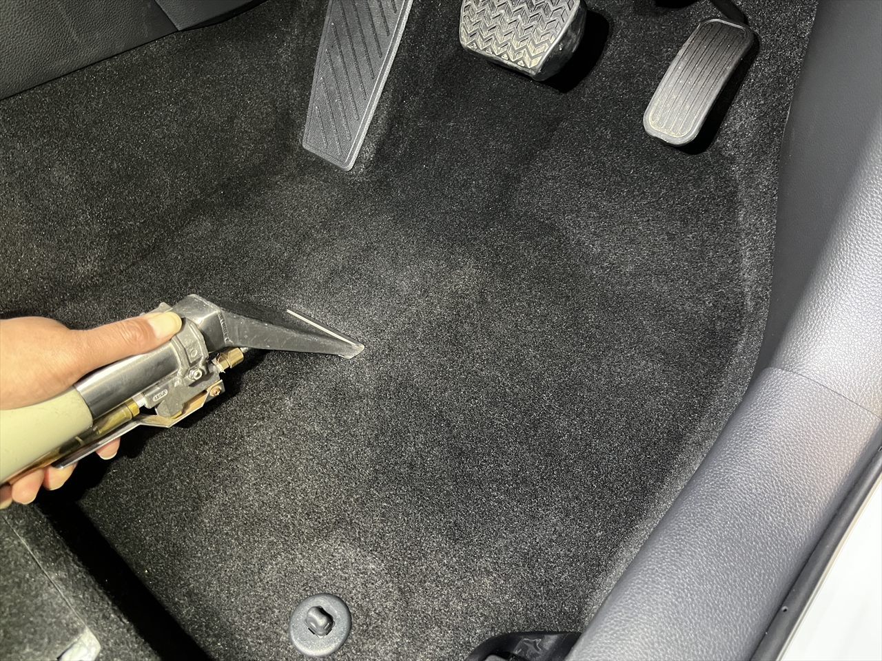 車内クリーニング (嘔吐)