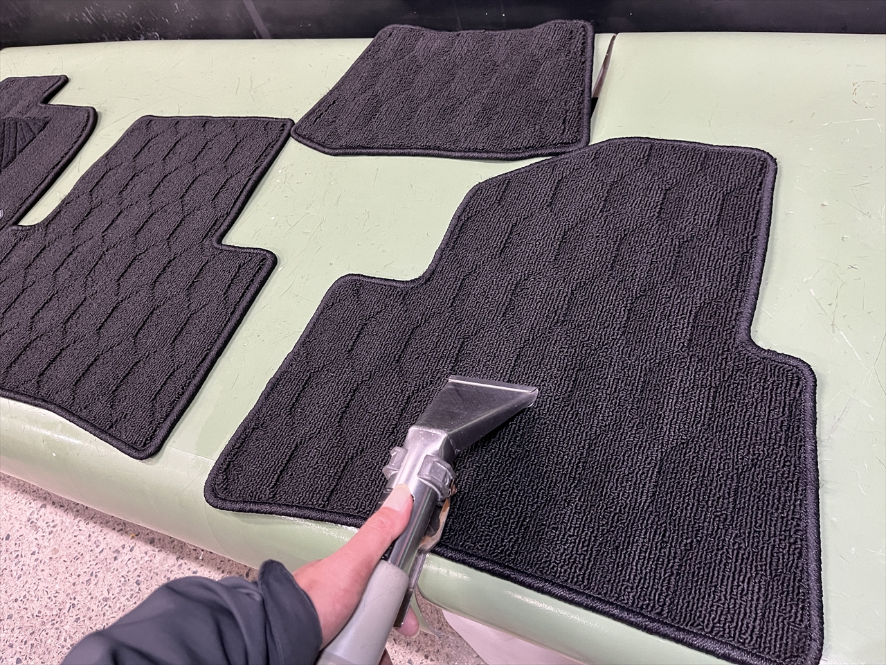 車内クリーニング (嘔吐)