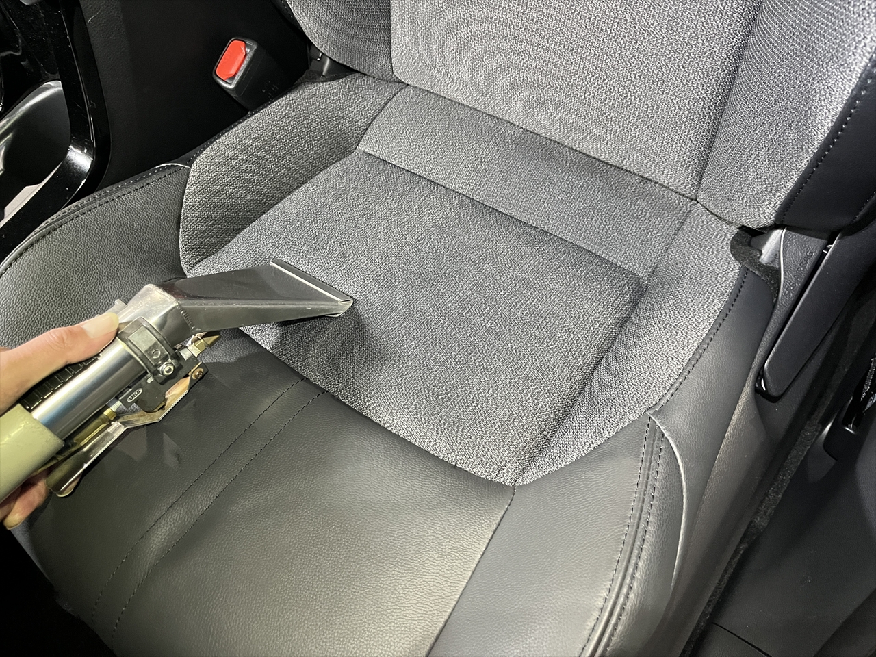 車内クリーニング (嘔吐)