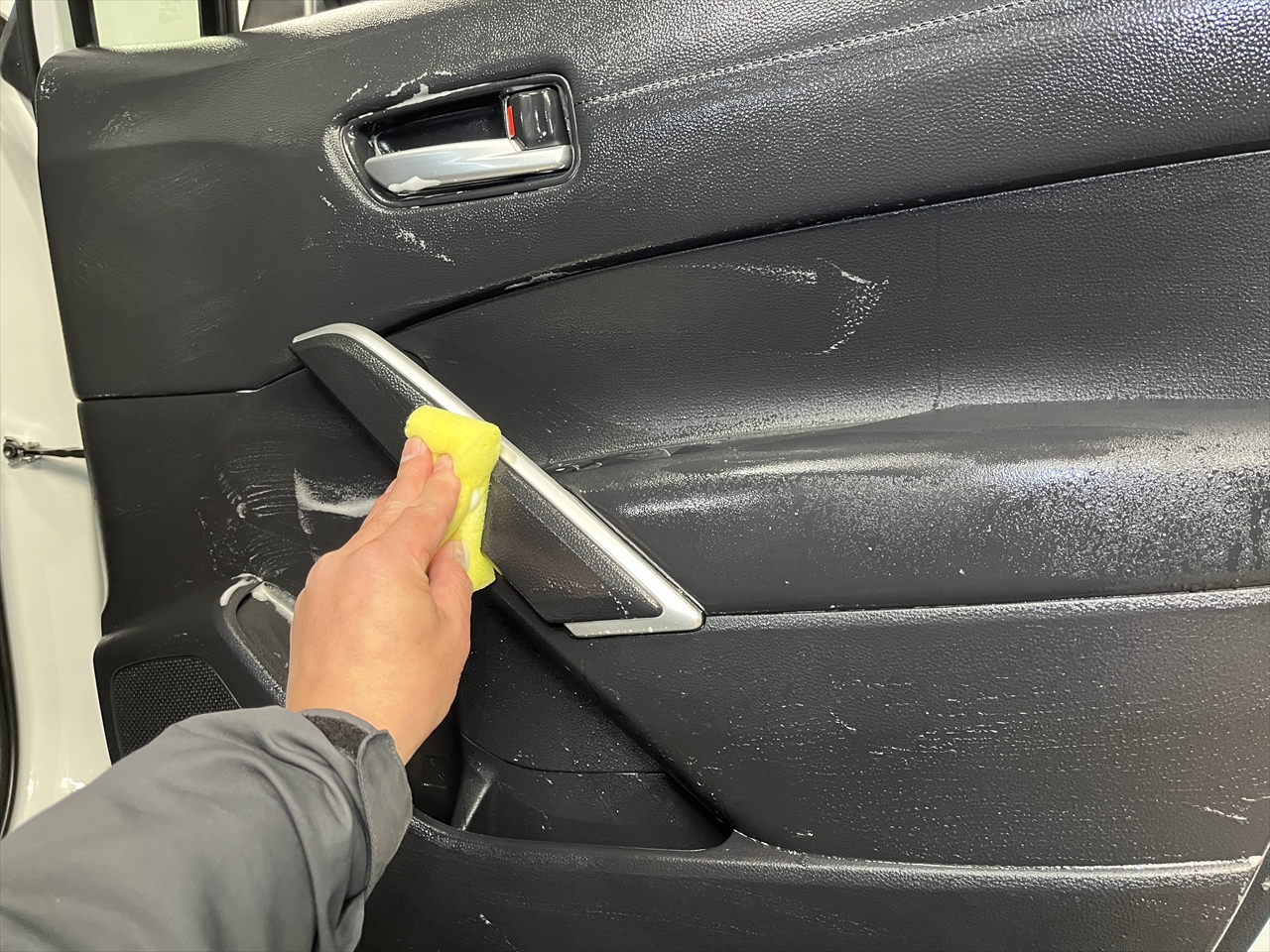 車内クリーニング (嘔吐)