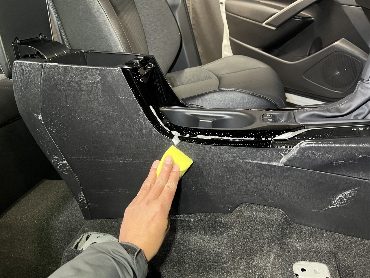 車内クリーニング (嘔吐)