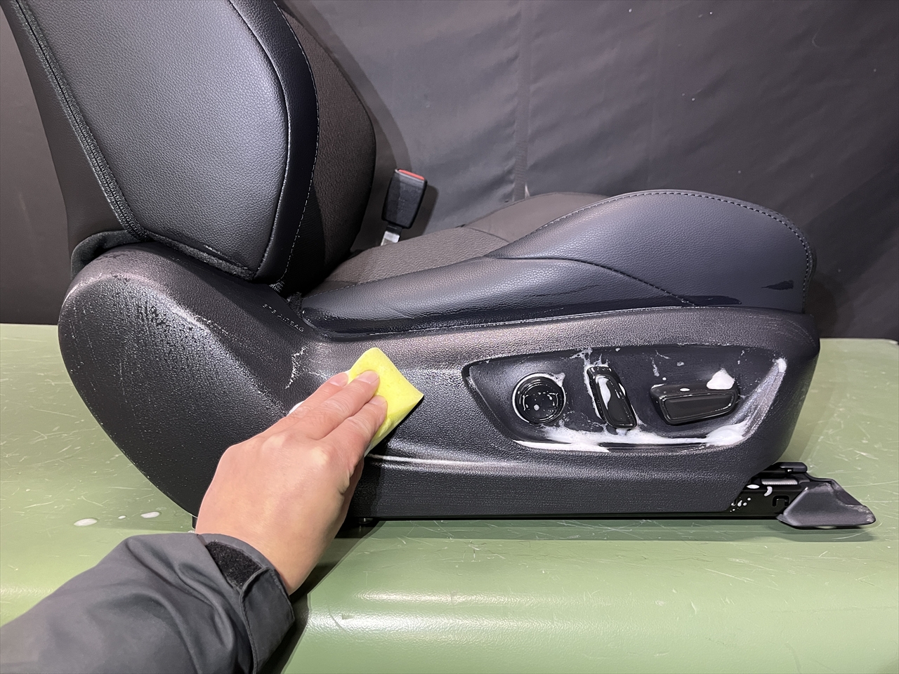 車内クリーニング (嘔吐)