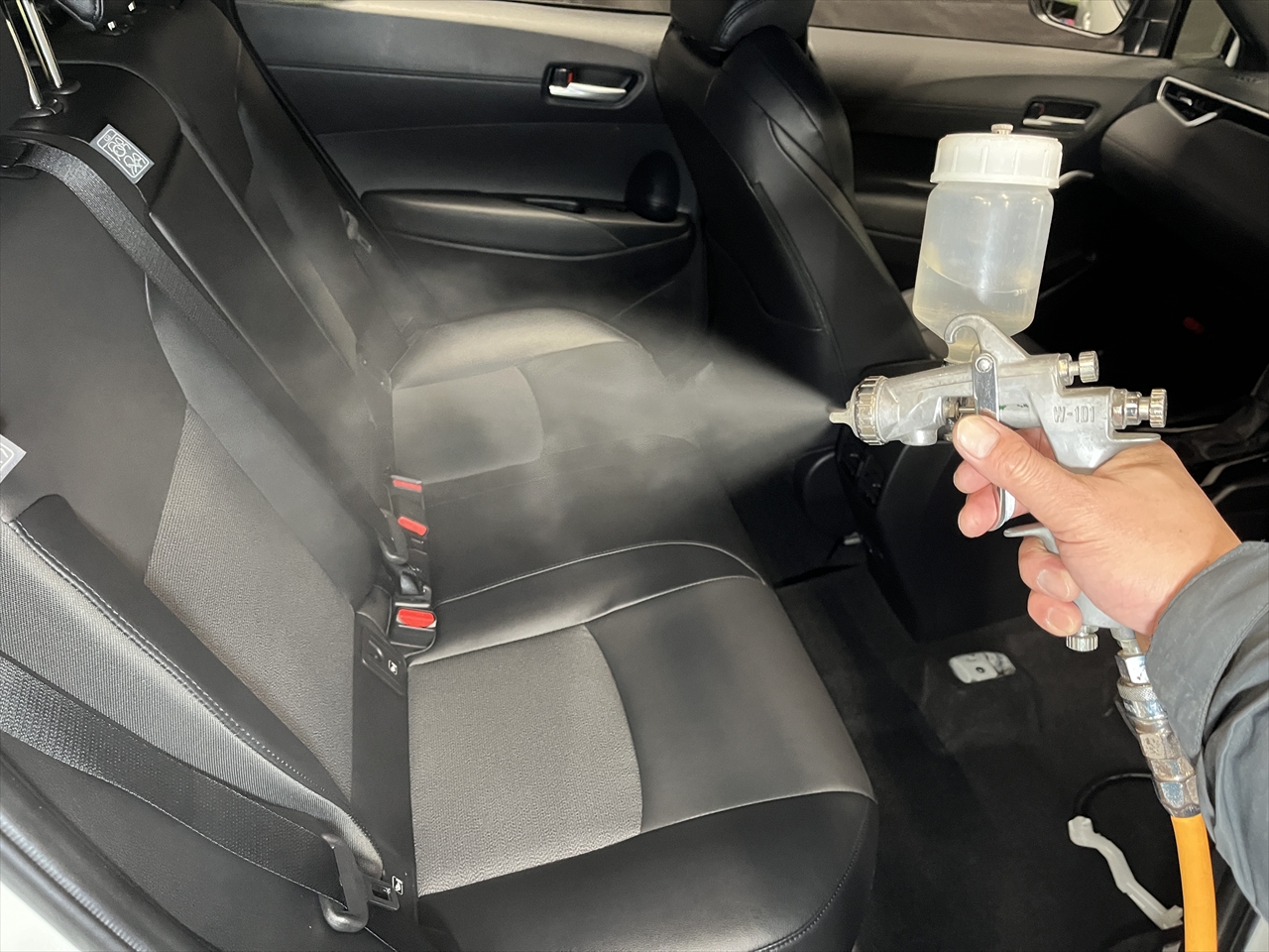 車内クリーニング (嘔吐)