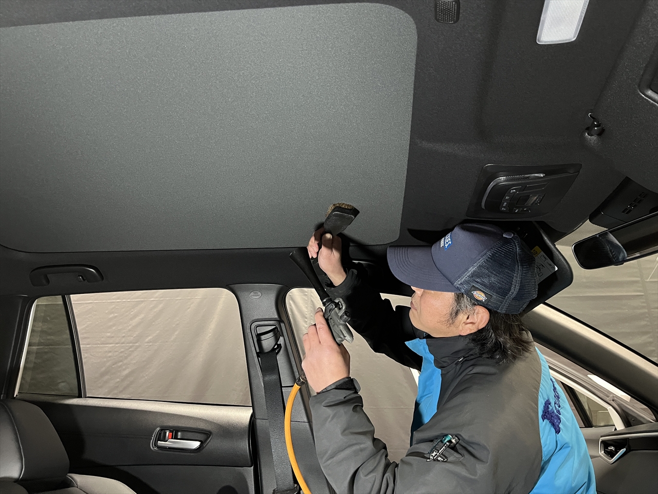 車内クリーニング (嘔吐)