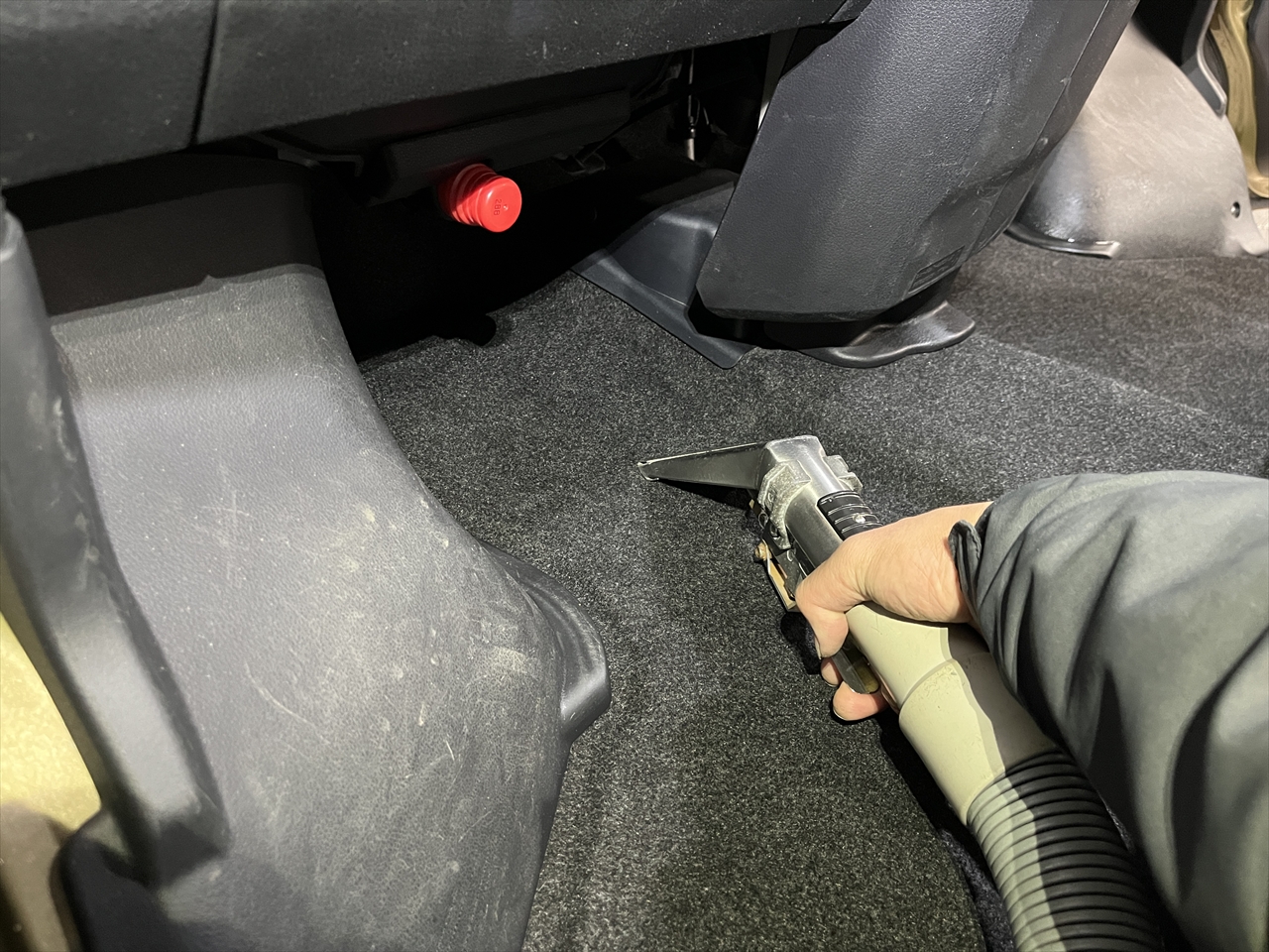 車内クリーニング(灯油こぼし)