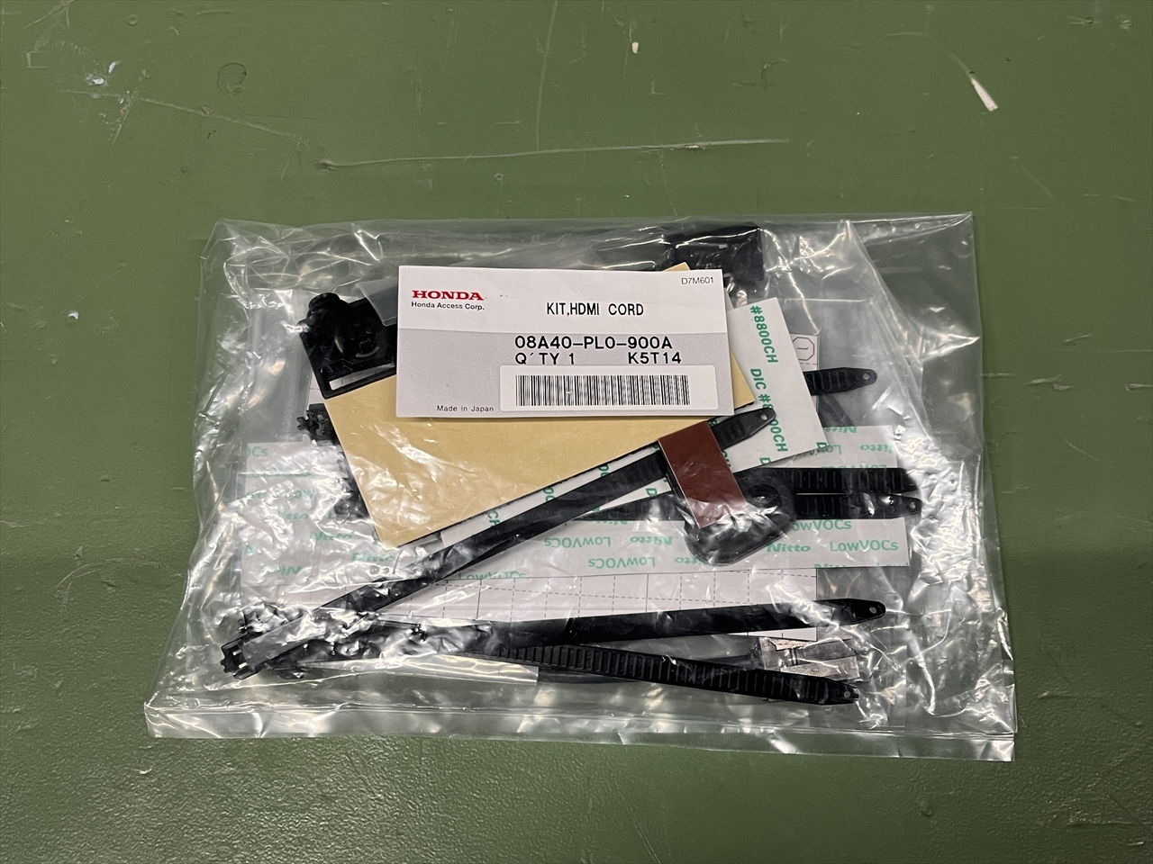 用品取付(HDMIケーブル)