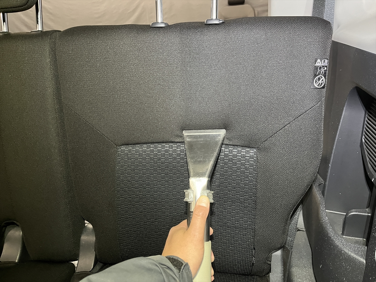 車内クリーニング (前オーナーの臭い)