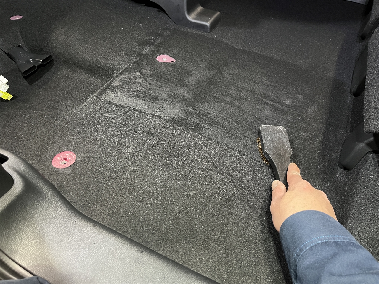 車内クリーニング (洗剤こぼし 助手席シート周り)