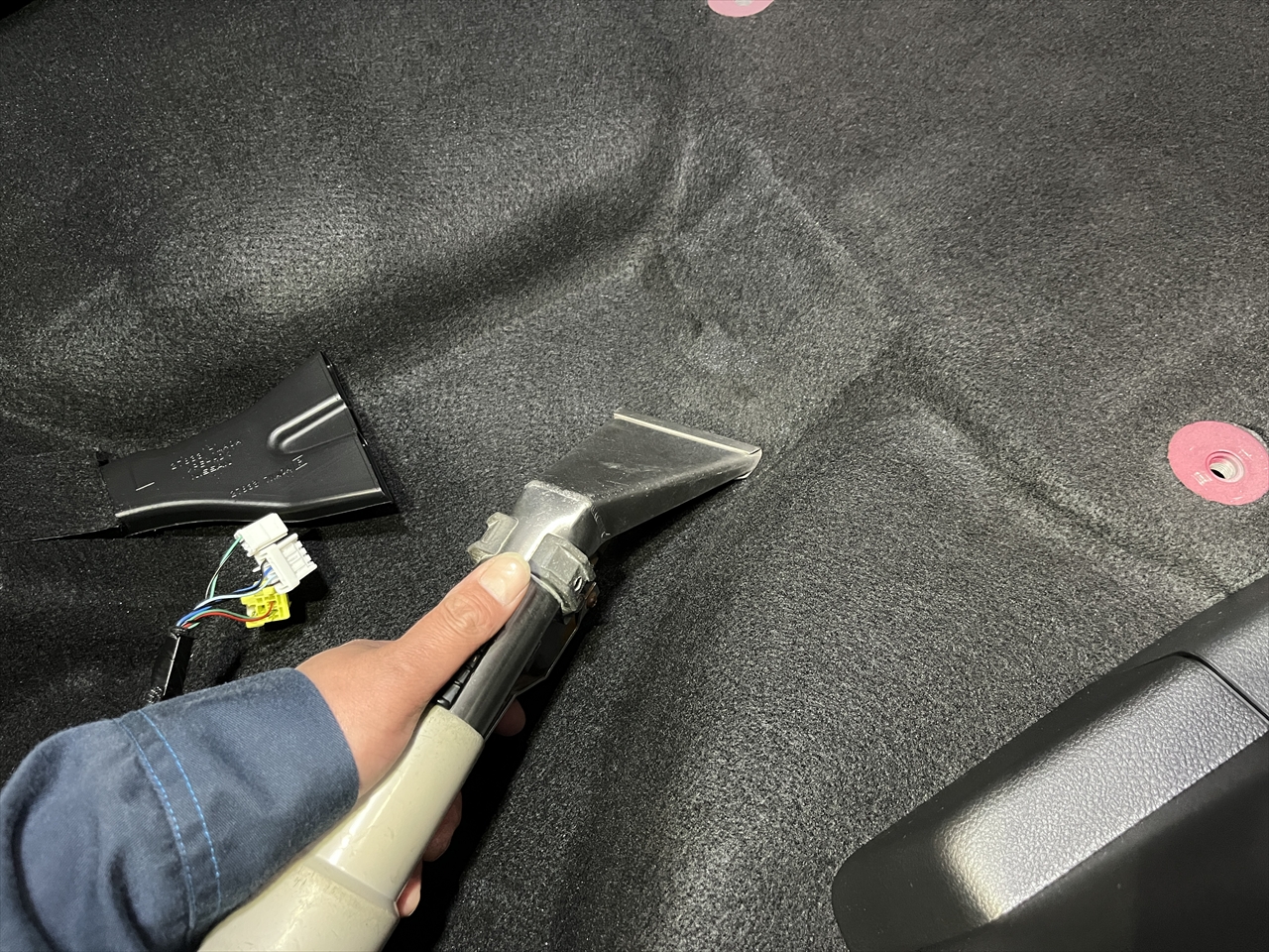 車内クリーニング (洗剤こぼし 助手席シート周り)
