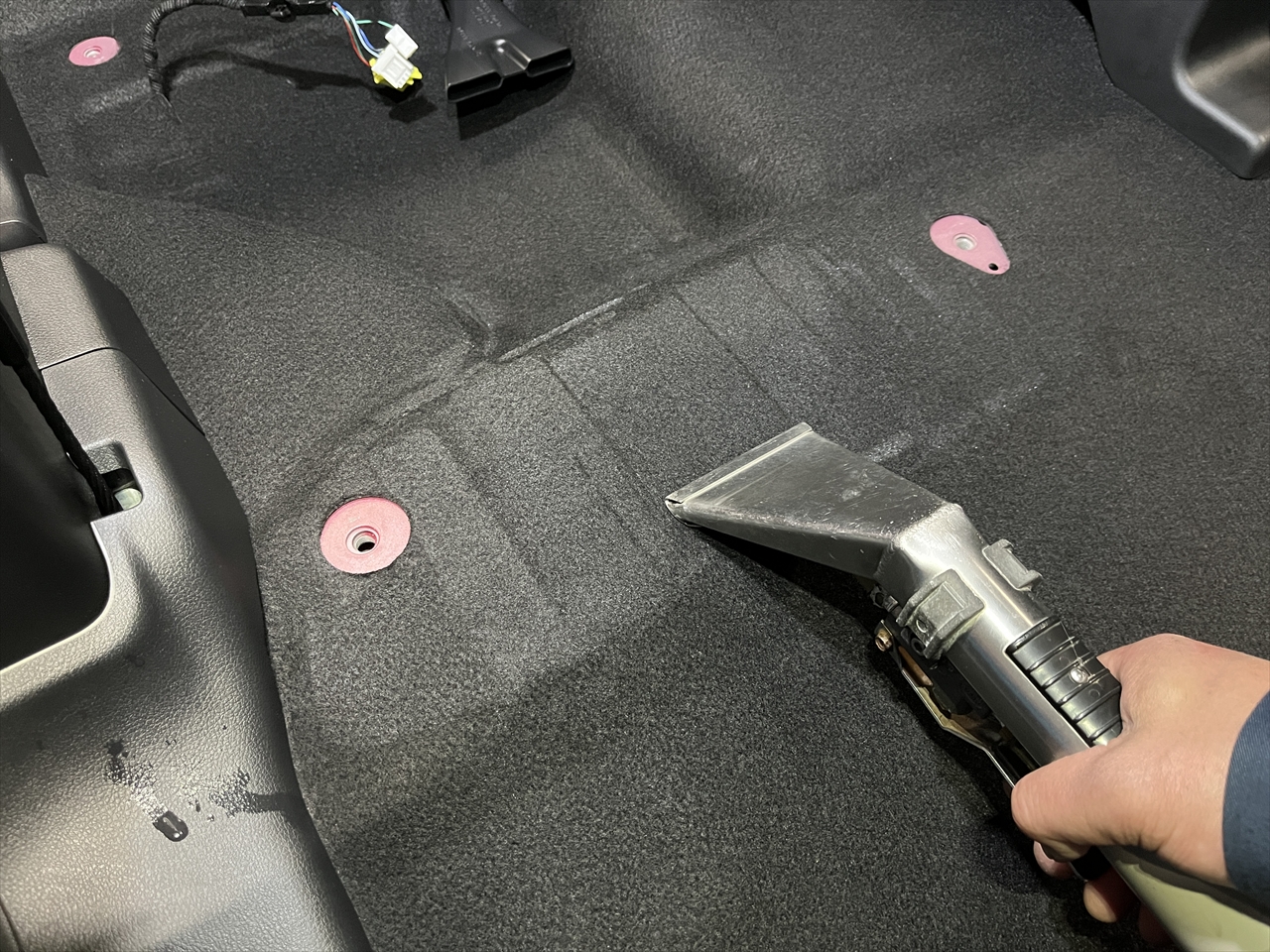 車内クリーニング (洗剤こぼし 助手席シート周り)