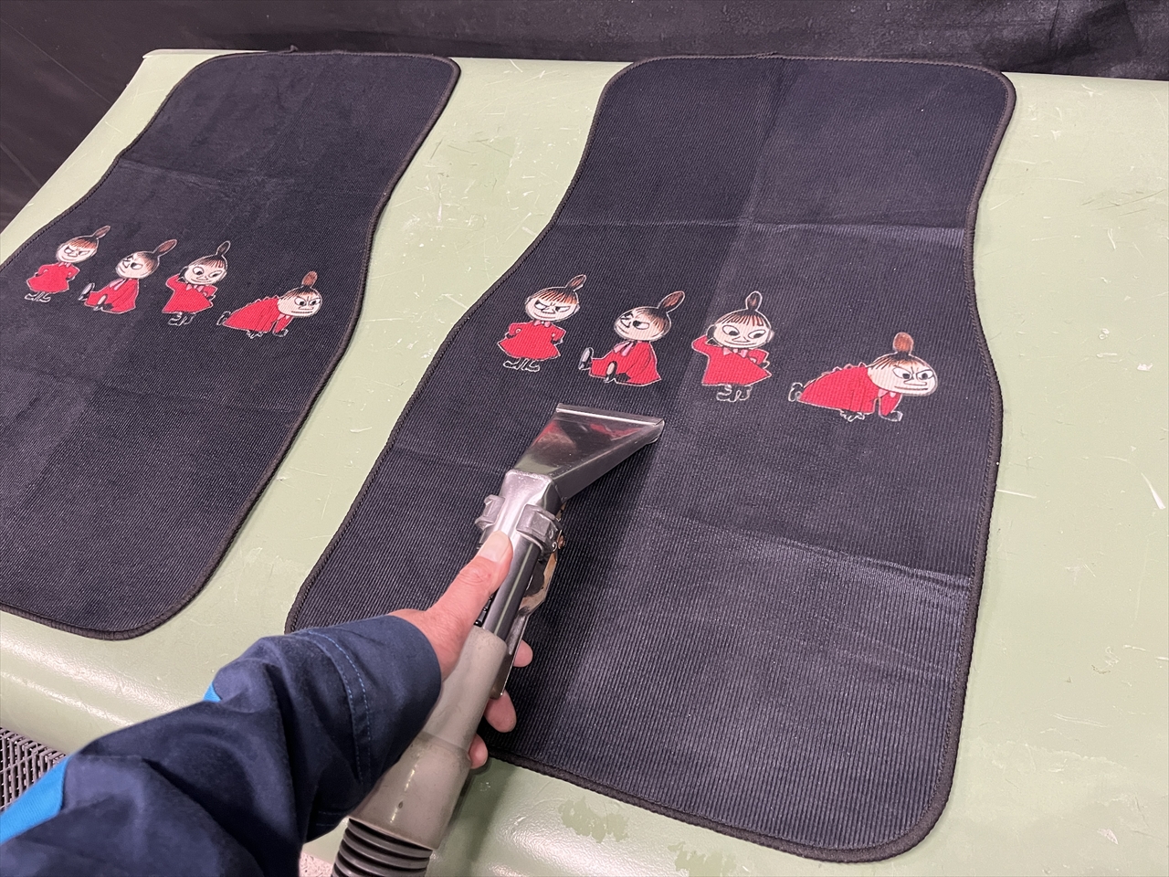 車内クリーニング (洗剤こぼし 助手席シート周り)