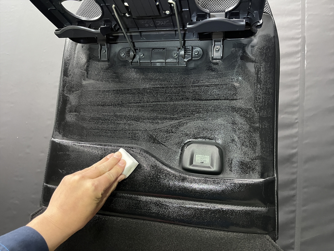車内クリーニング (洗剤こぼし 助手席シート周り)