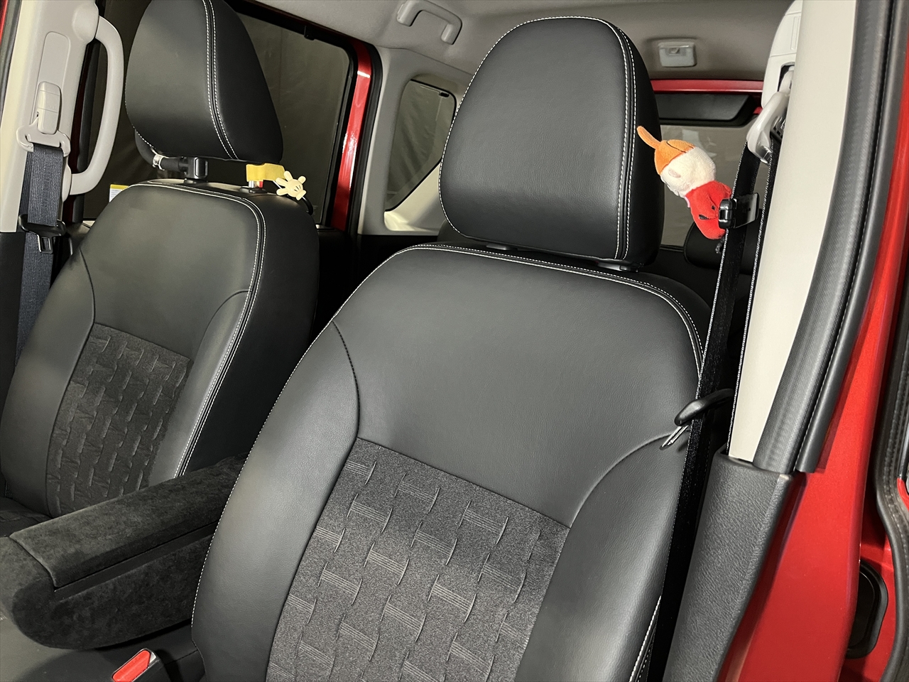 車内クリーニング (洗剤こぼし 助手席シート周り)