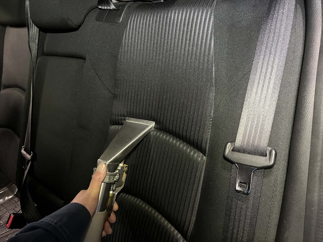 車内クリーニング (お漏らし 後部シート)