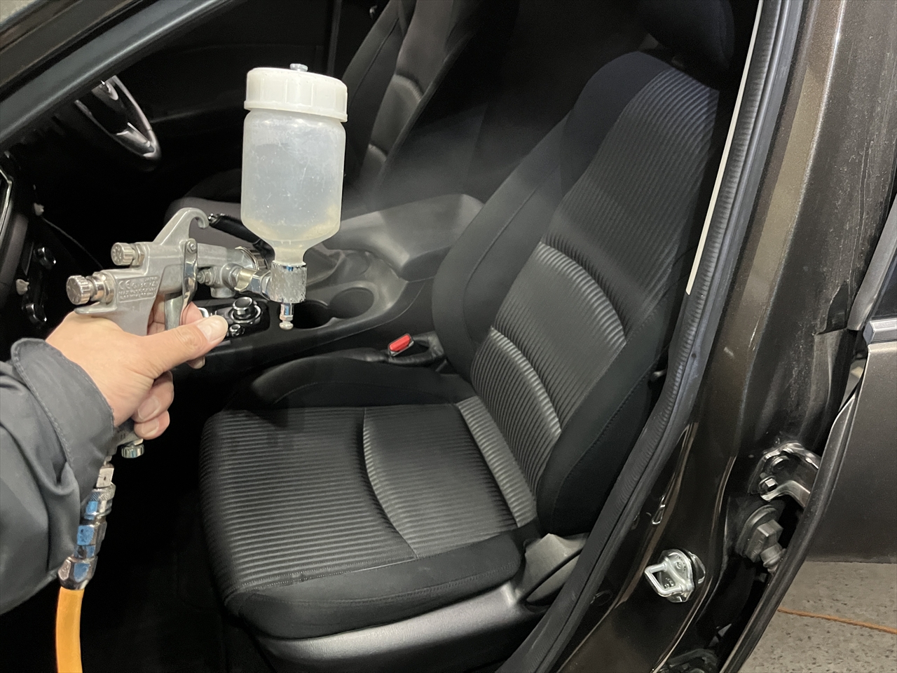 車内クリーニング (お漏らし 後部シート)
