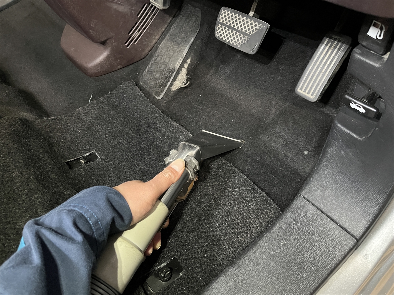 車内クリーニング (タバコ臭)