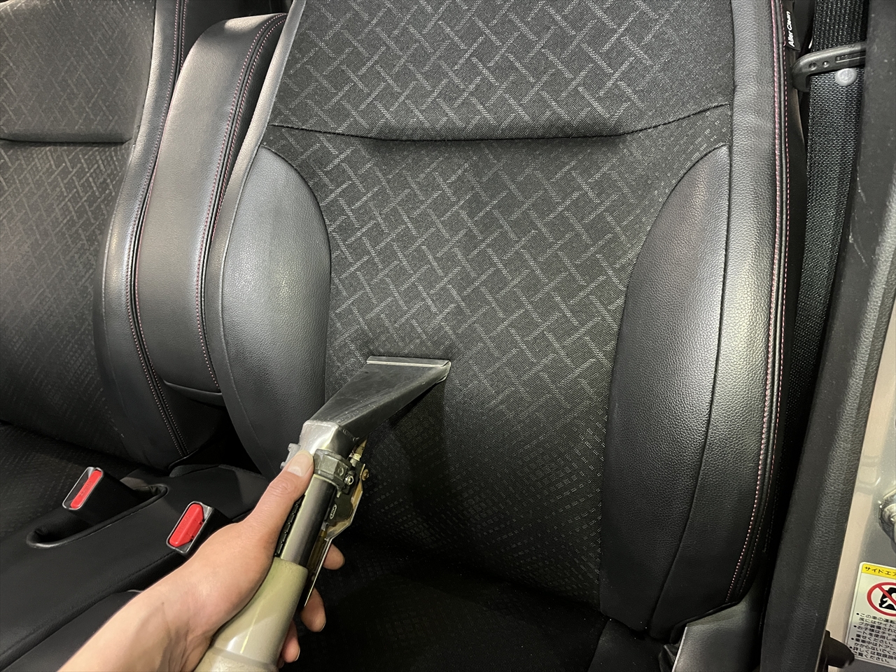 車内クリーニング (タバコ臭)