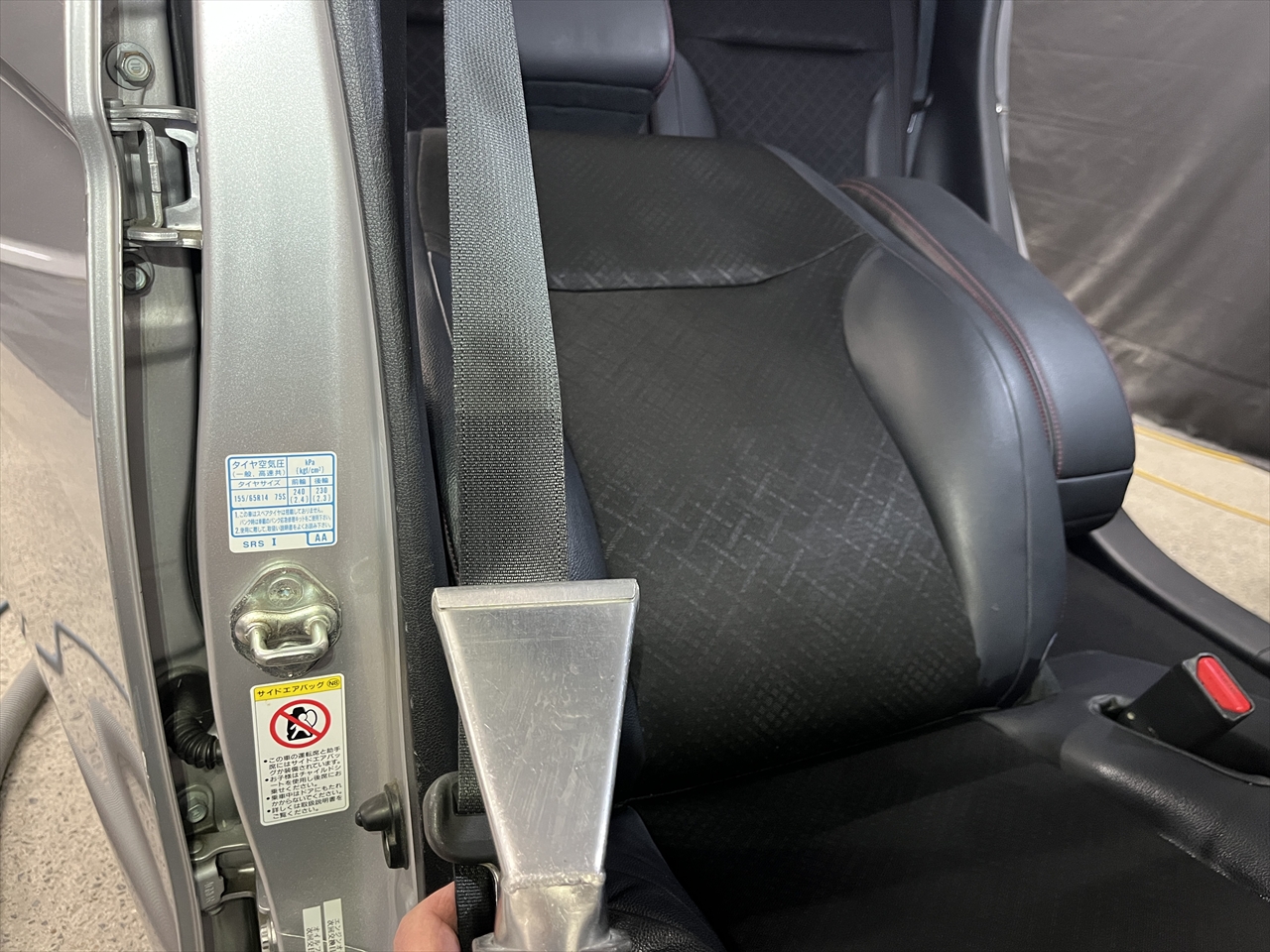 車内クリーニング (タバコ臭)