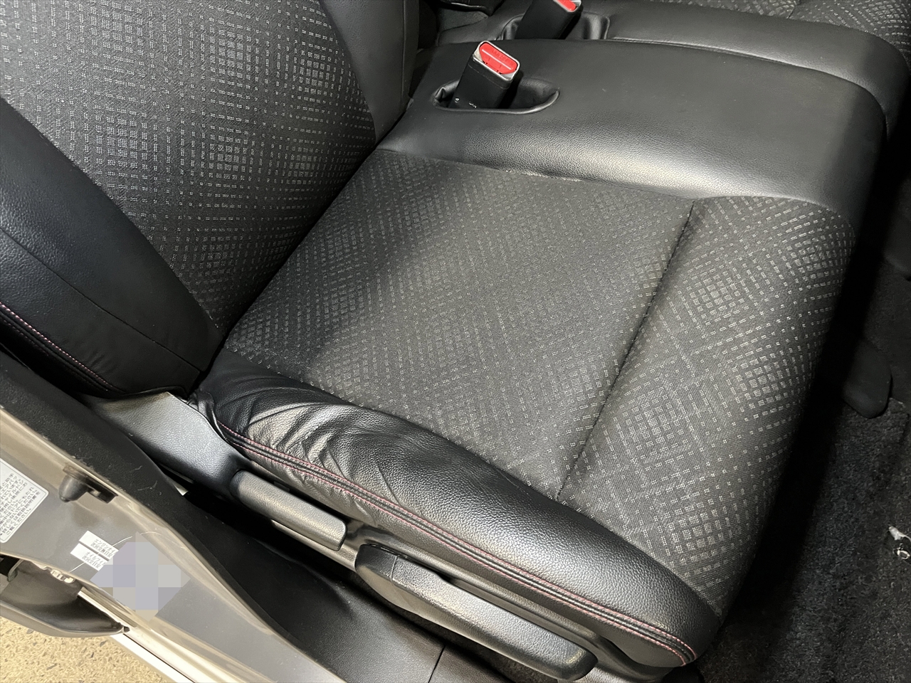 車内クリーニング (タバコ臭)