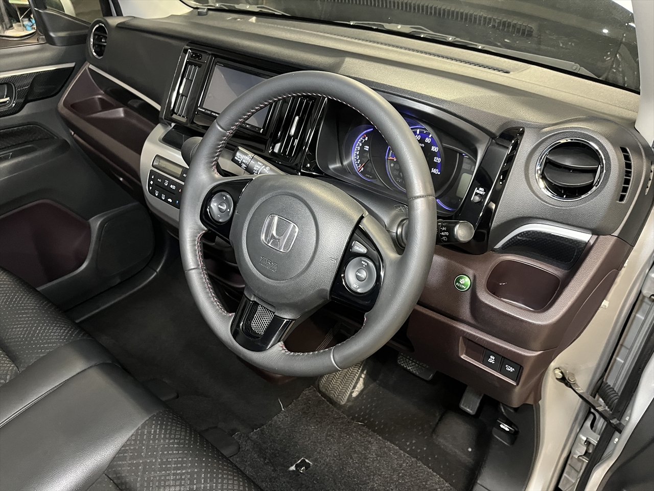 車内クリーニング (タバコ臭)