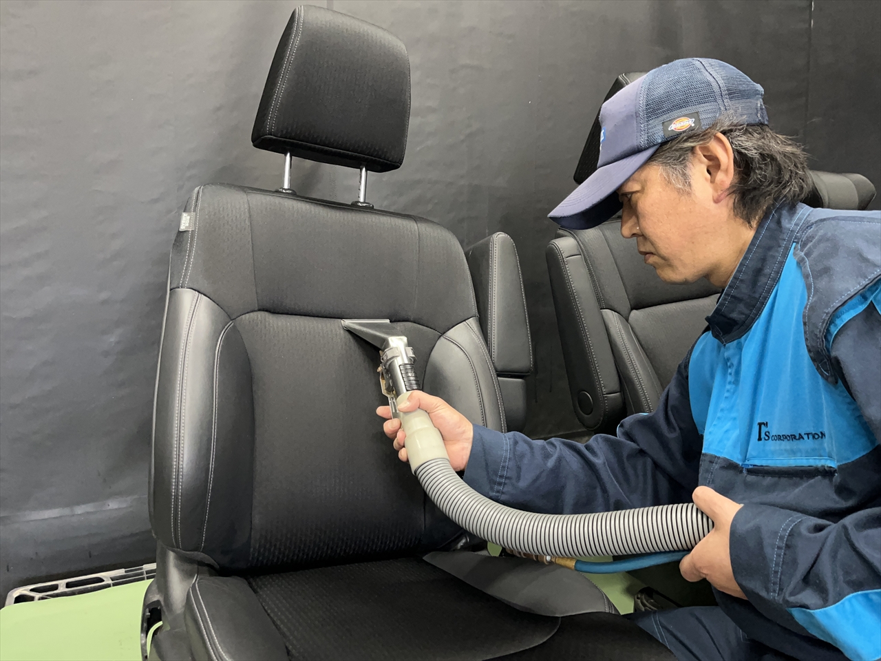 車内クリーニング (タバコ臭)