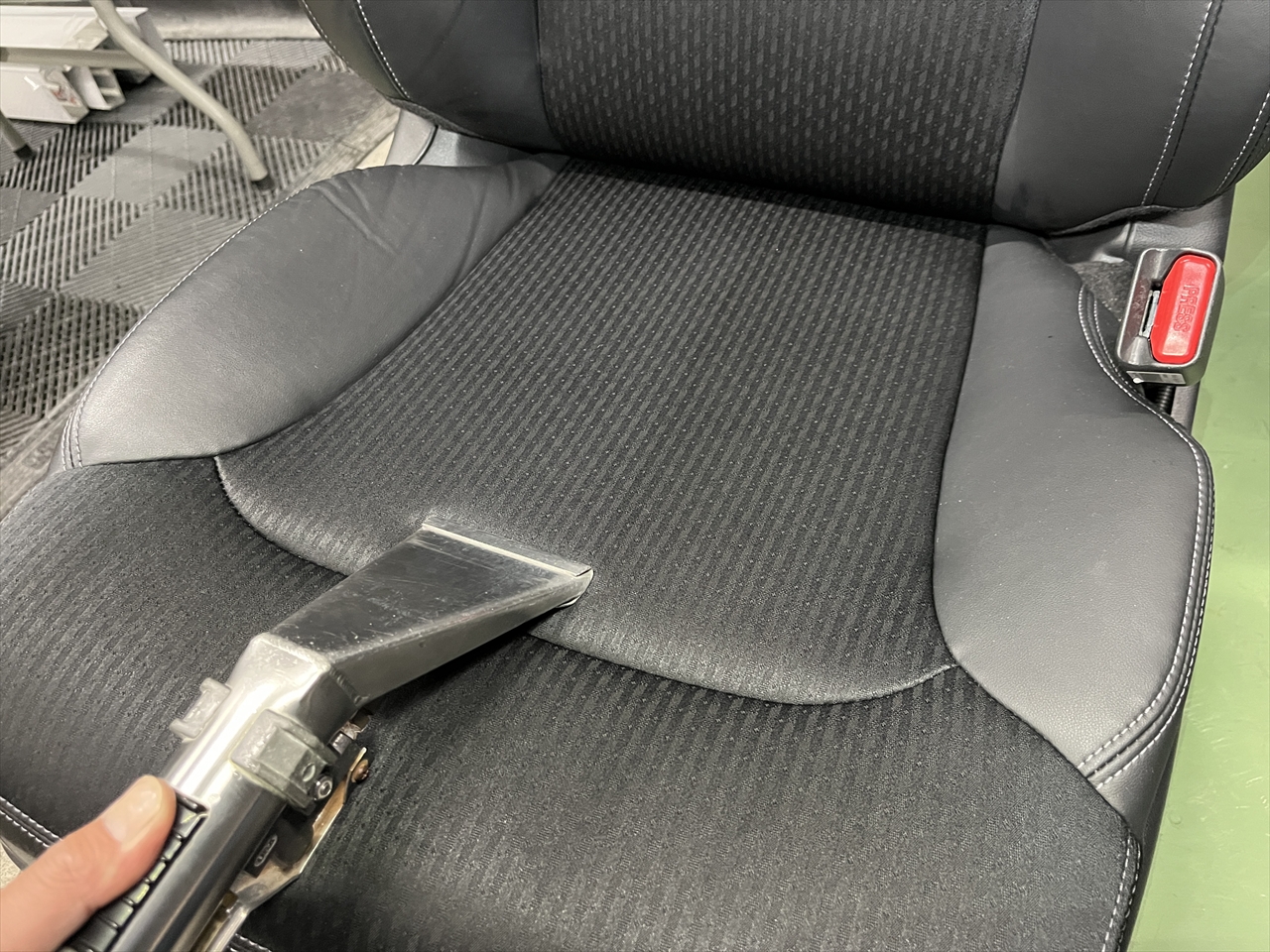 車内クリーニング (タバコ臭)